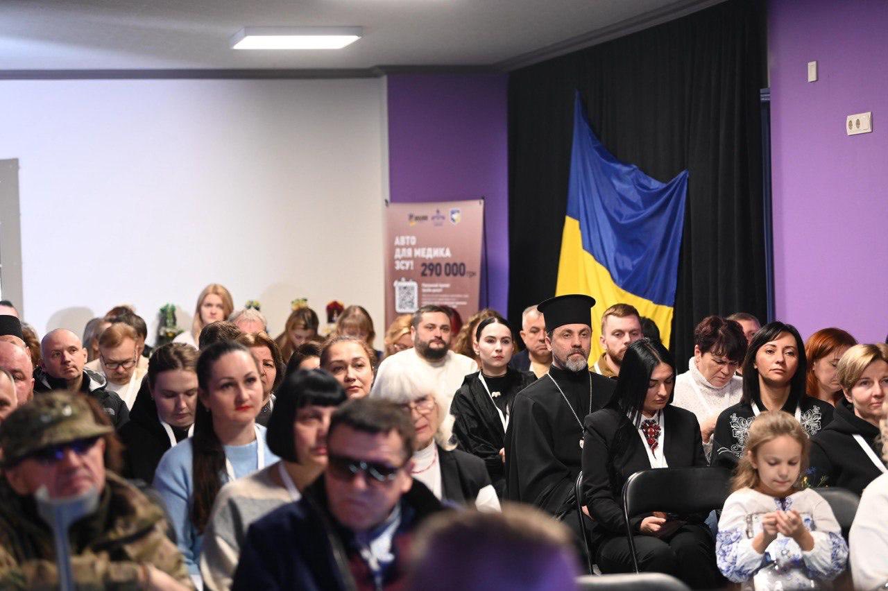 Передача допомоги військовим